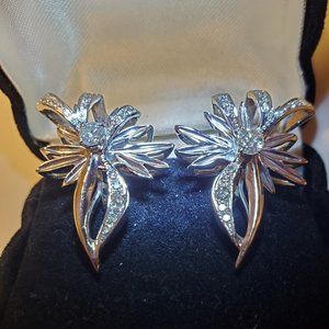 14K  WHITE  GOLD  DIAMOND  EARRINGS.